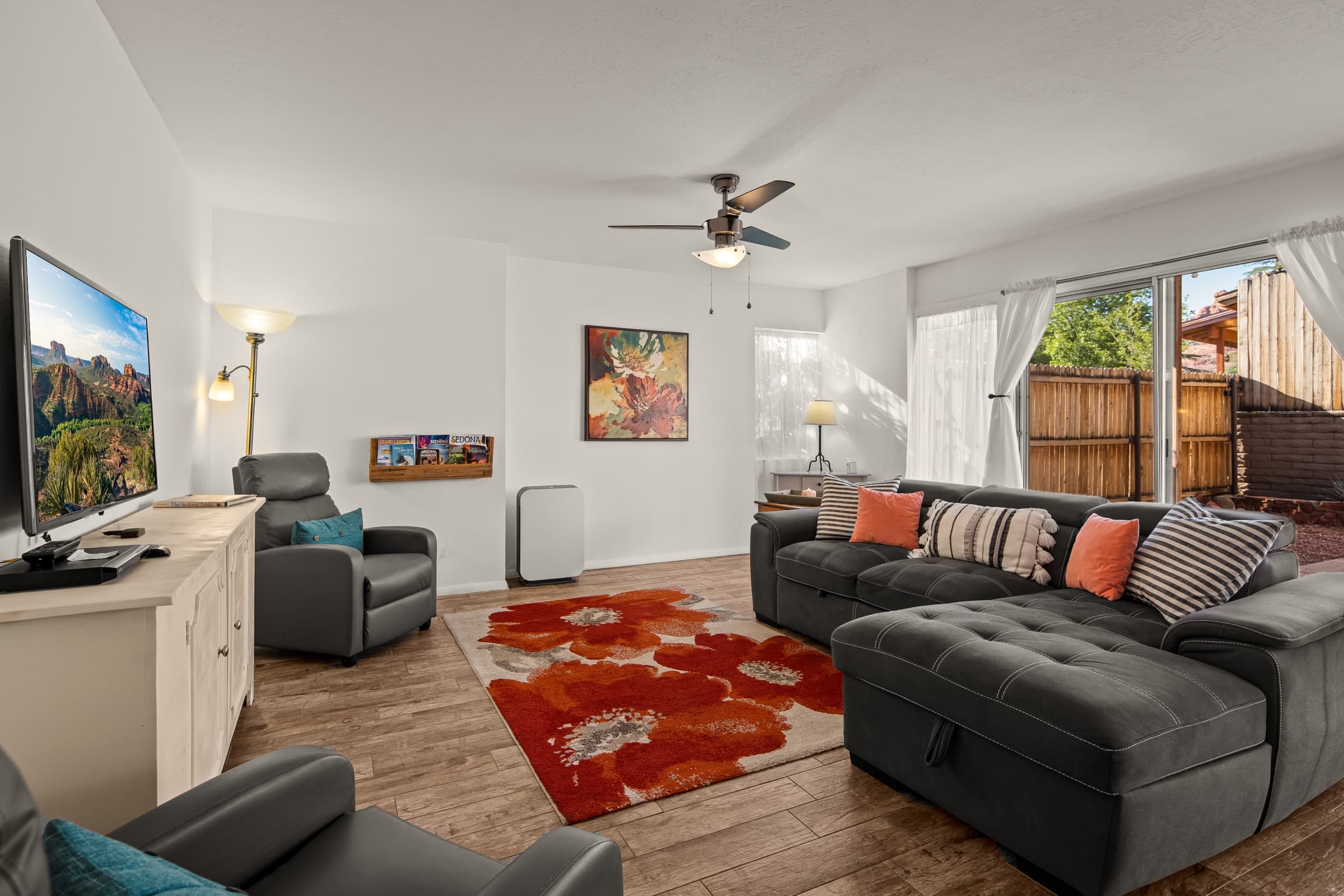Uptown Sedona Haven — Walkable Uptown — bright, pet-friendly, bottom unit